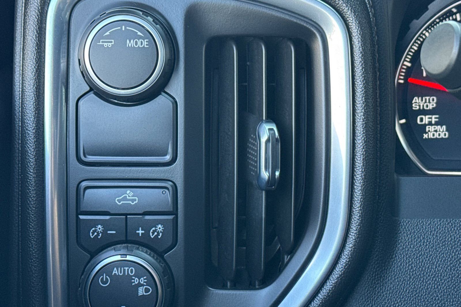 Used 2022 Chevrolet Silverado 1500 LT image 28