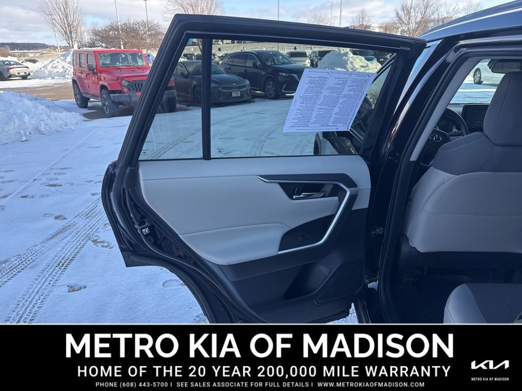Used 2020 Toyota RAV4 XLE image 22