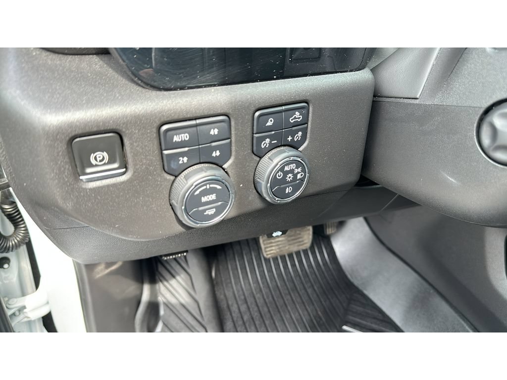 Used 2022 Chevrolet Silverado 1500 LTZ AWD/4WD image 21