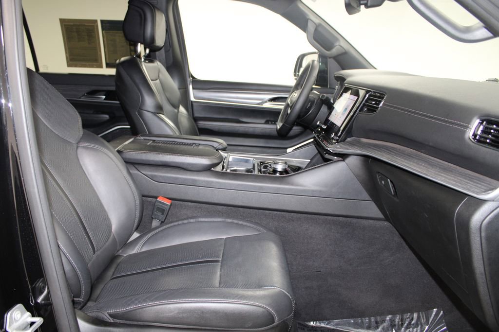 Used 2024 Jeep Wagoneer Series II AWD/4WD image 28
