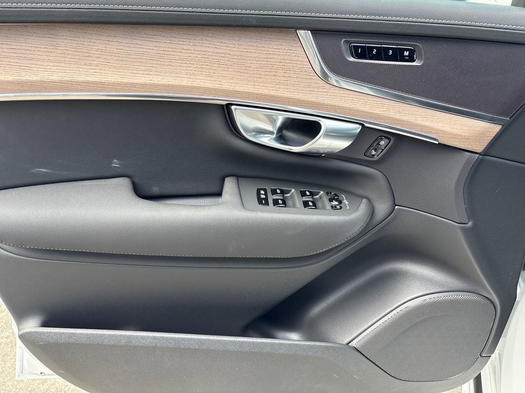 New 2026 Volvo XC90 T8 Core image 7