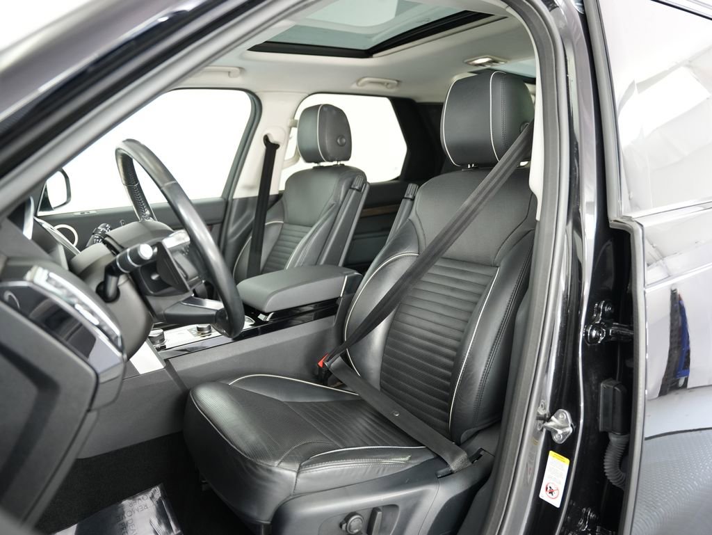 Used 2017 Land Rover Discovery HSE AWD/4WD image 52