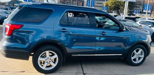 Used 2018 Ford Explorer XLT w/ Equipment Group 202A image 2
