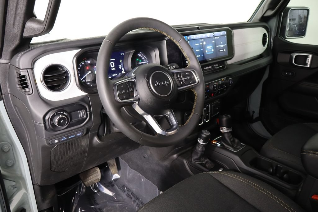 Used 2024 Jeep Wrangler Unlimited Sahara AWD/4WD image 23