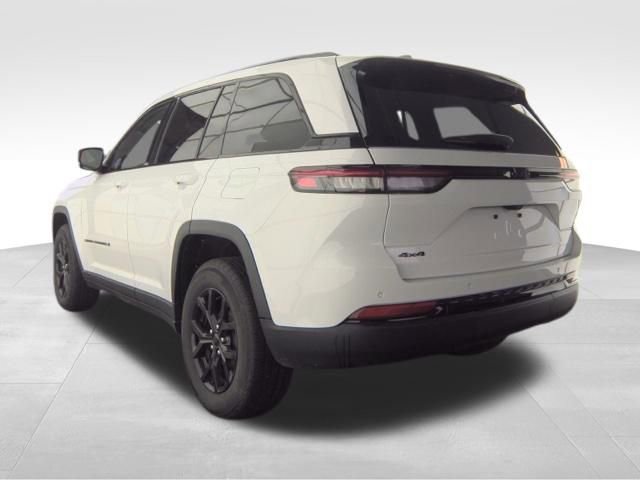 Used 2025 Jeep Grand Cherokee Altitude image 8