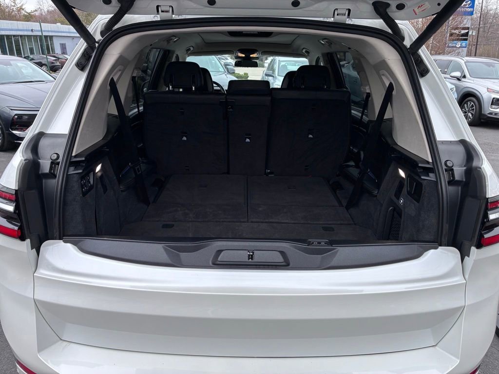 Used 2024 BMW X7 xDrive40i w/ Premium Package AWD/4WD image 16