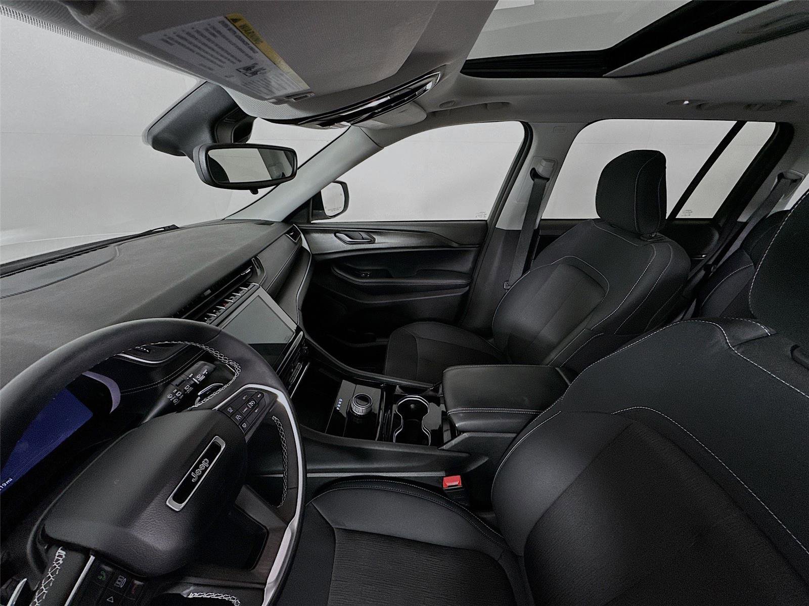 Used 2023 Jeep Grand Cherokee Laredo w/ Luxury Tech Group I image 5