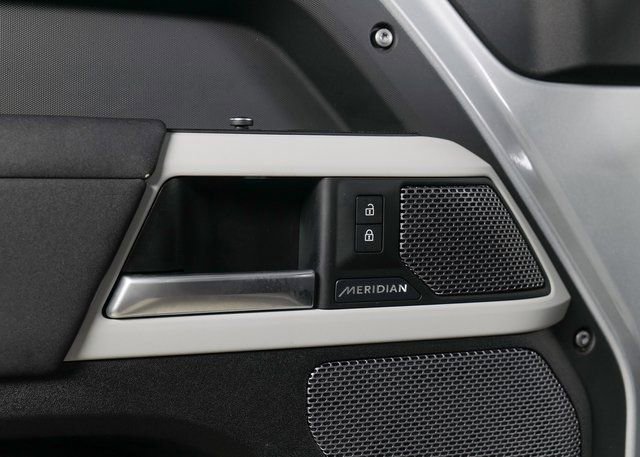 Used 2020 Land Rover Defender 110 SE image 24