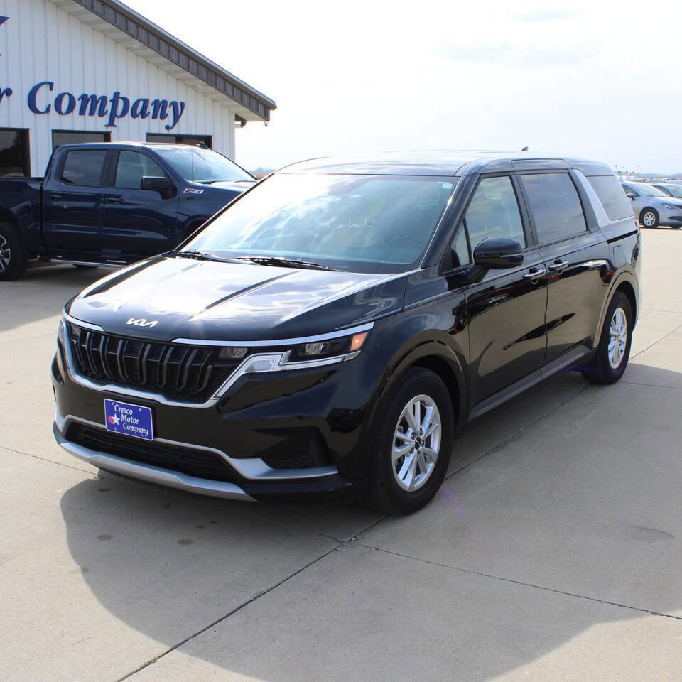 Used 2023 Kia Carnival LX image 1