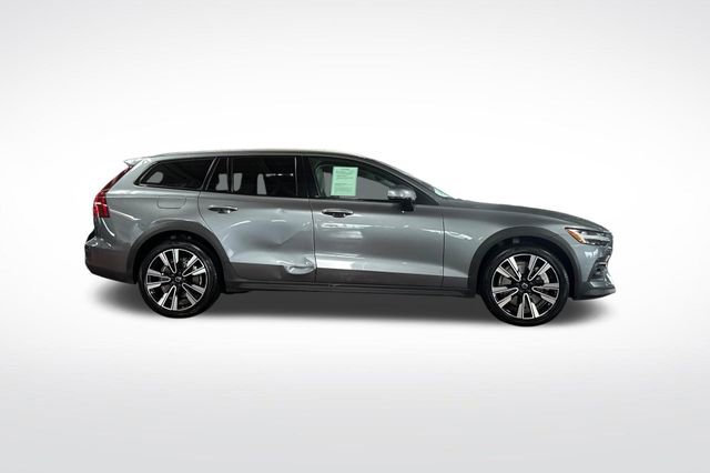 Used 2020 Volvo V60 T5 Cross Country w/ Protection Package Premier AWD/4WD image 3