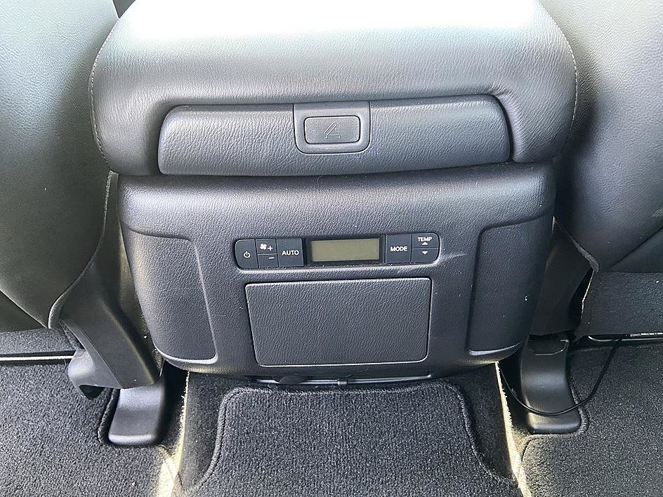 Used 2023 Nissan Armada SL w/ Captain's Chairs Package RWD image 10
