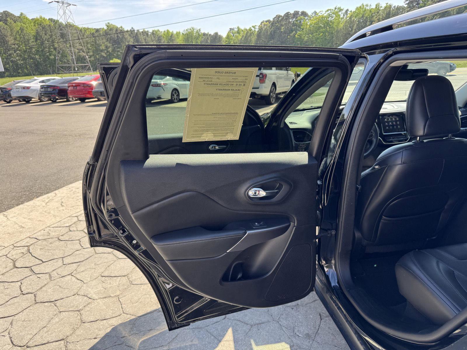 Used 2019 Jeep Cherokee Limited image 7