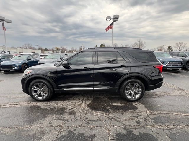 Used 2025 Ford Explorer Active w/ Active Comfort Package AWD/4WD image 9