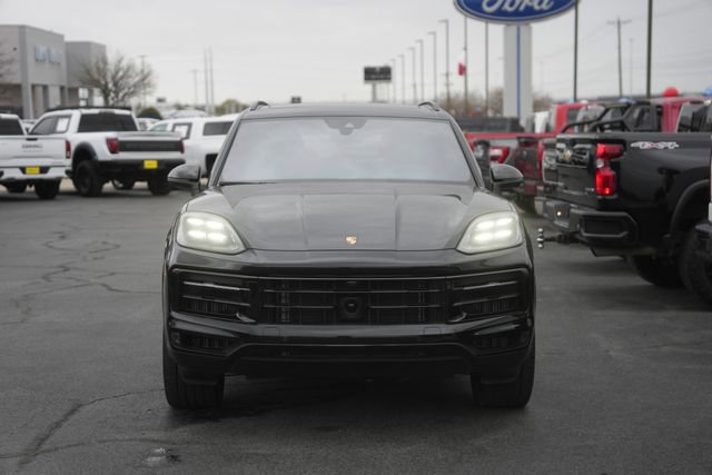 Used 2025 Porsche Cayenne Base image 3