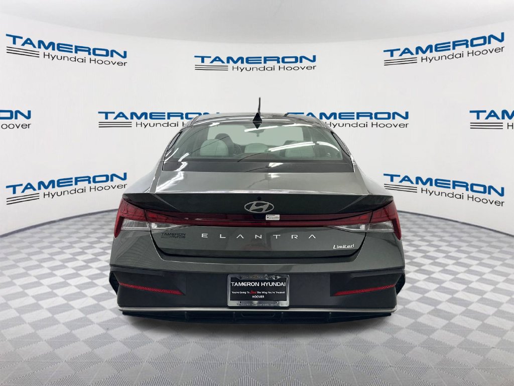 Used 2025 Hyundai Elantra Limited FWD image 4