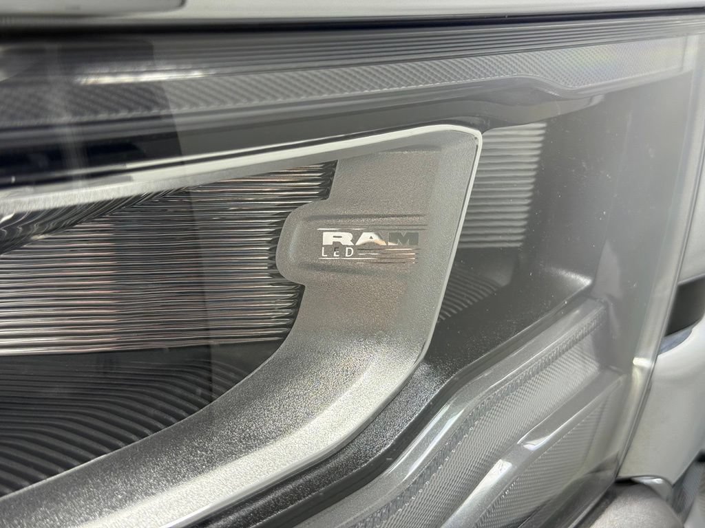 Used 2022 RAM 1500 Laramie AWD/4WD image 16