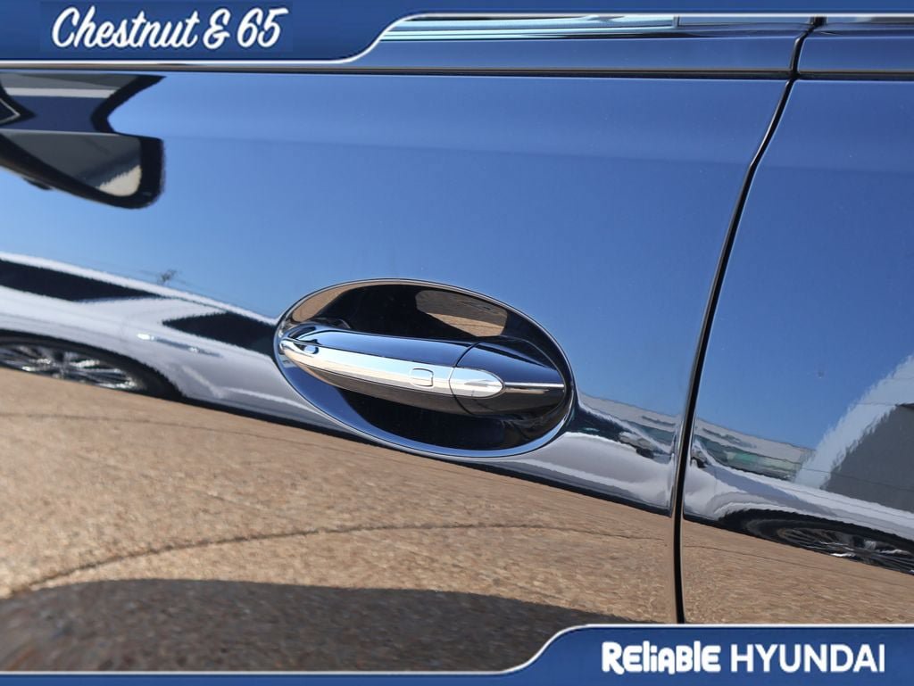 Used 2023 Chevrolet Bolt EUV Premier w/ Sun & Sound Package FWD image 19
