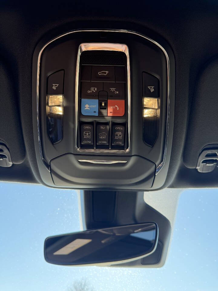 Used 2024 Jeep Wagoneer L Series II w/ Convenience Group I image 20