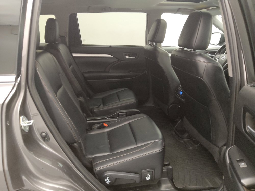 Used 2019 Toyota Highlander XLE image 19
