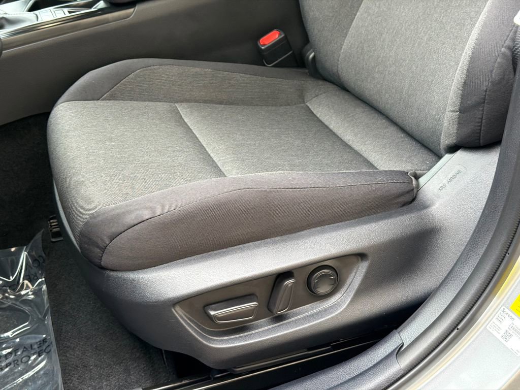 Used 2025 Toyota Camry LE w/ Convenience Package image 14