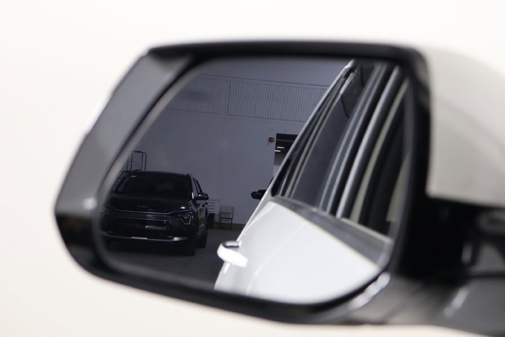 Used 2023 Kia Niro Wave w/ Wave Preserve Package FWD image 39