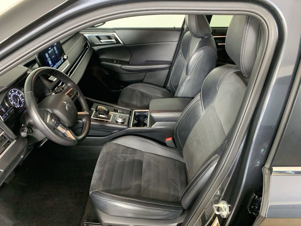 Used 2024 Mitsubishi Outlander SE image 28