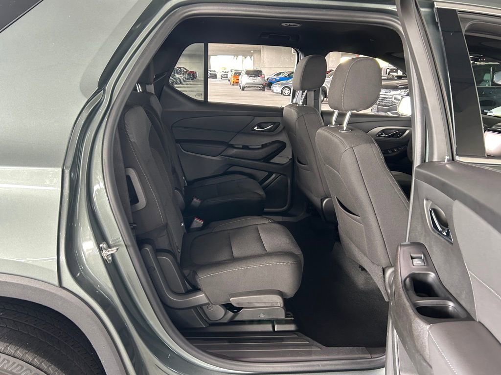 Used 2023 Chevrolet Traverse LT image 37