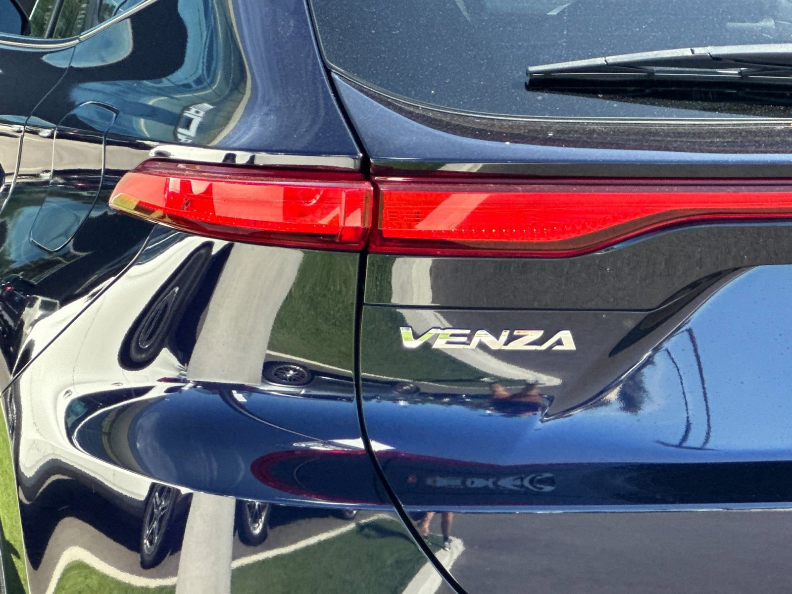 Used 2024 Toyota Venza XLE AWD/4WD image 31