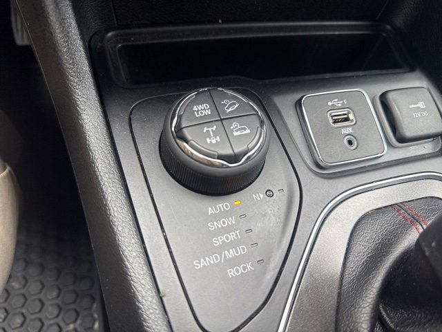 Used 2019 Jeep Cherokee Trailhawk w/ Trailer Tow Group image 21