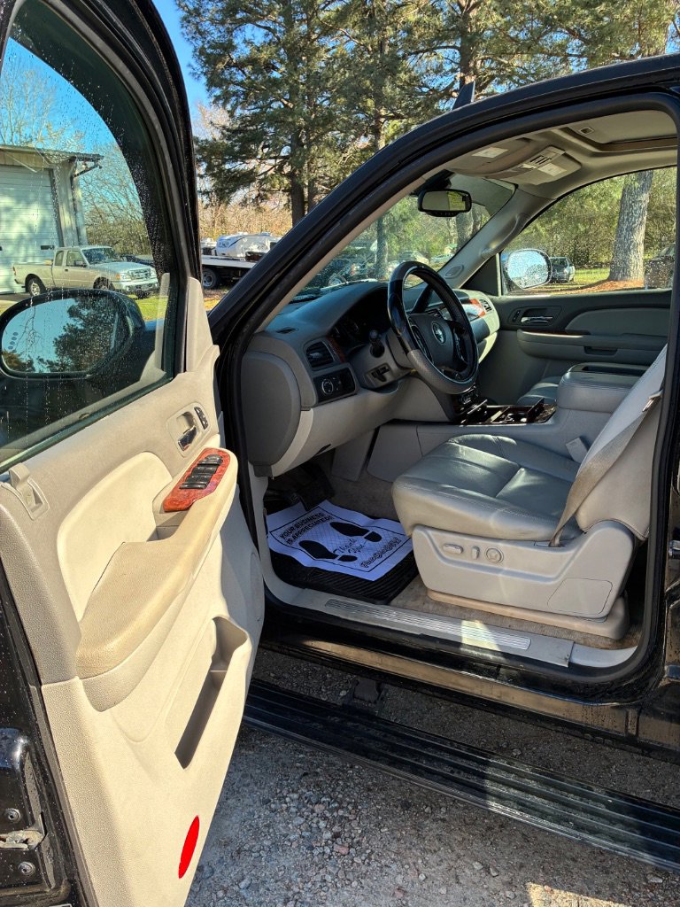 Used 2008 Chevrolet Tahoe LTZ w/ LTZ Preferred Equipment Group image 12