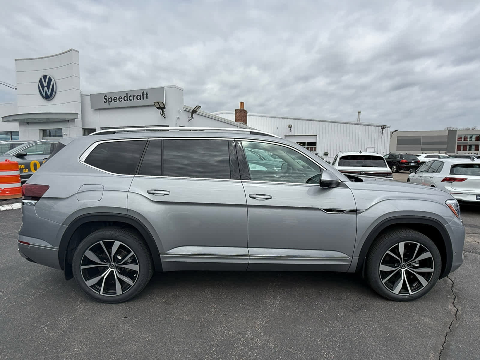 New 2026 Volkswagen Atlas SEL Premium R-Line AWD/4WD image 8