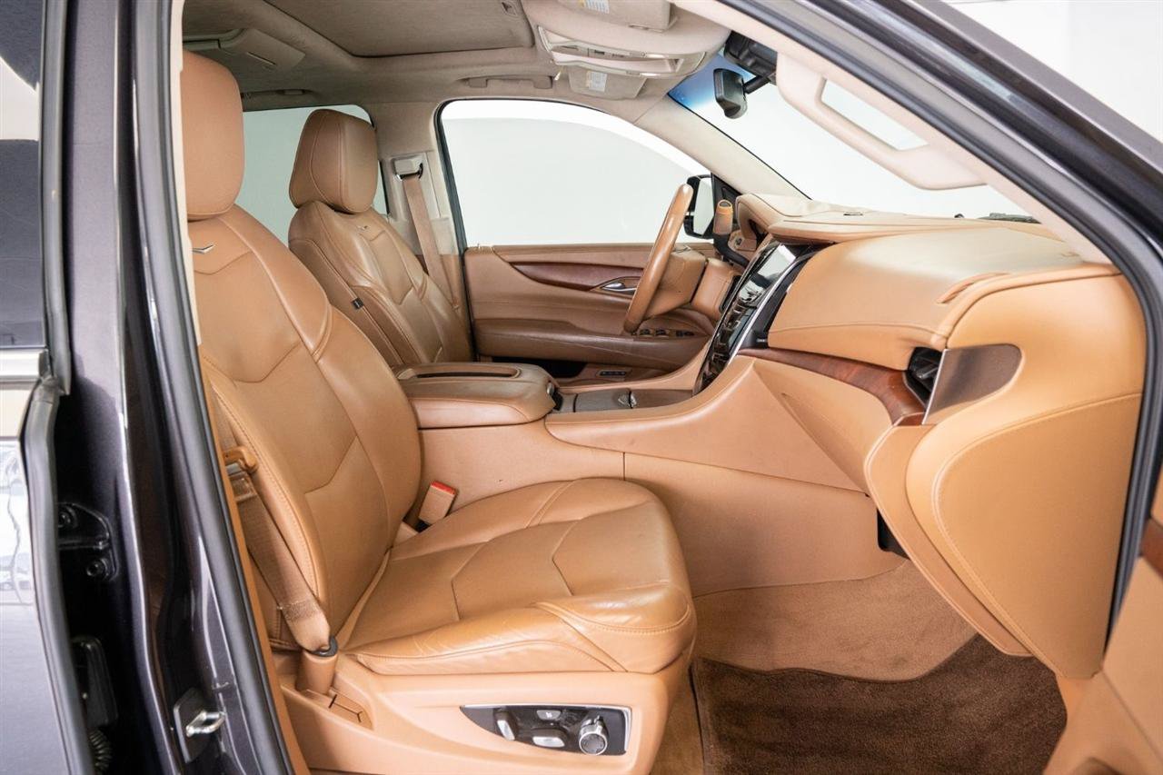 Used 2016 Cadillac Escalade Platinum AWD/4WD image 10