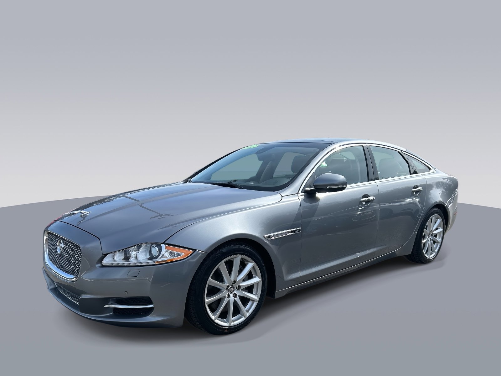 Used 2012 Jaguar XJ image 7
