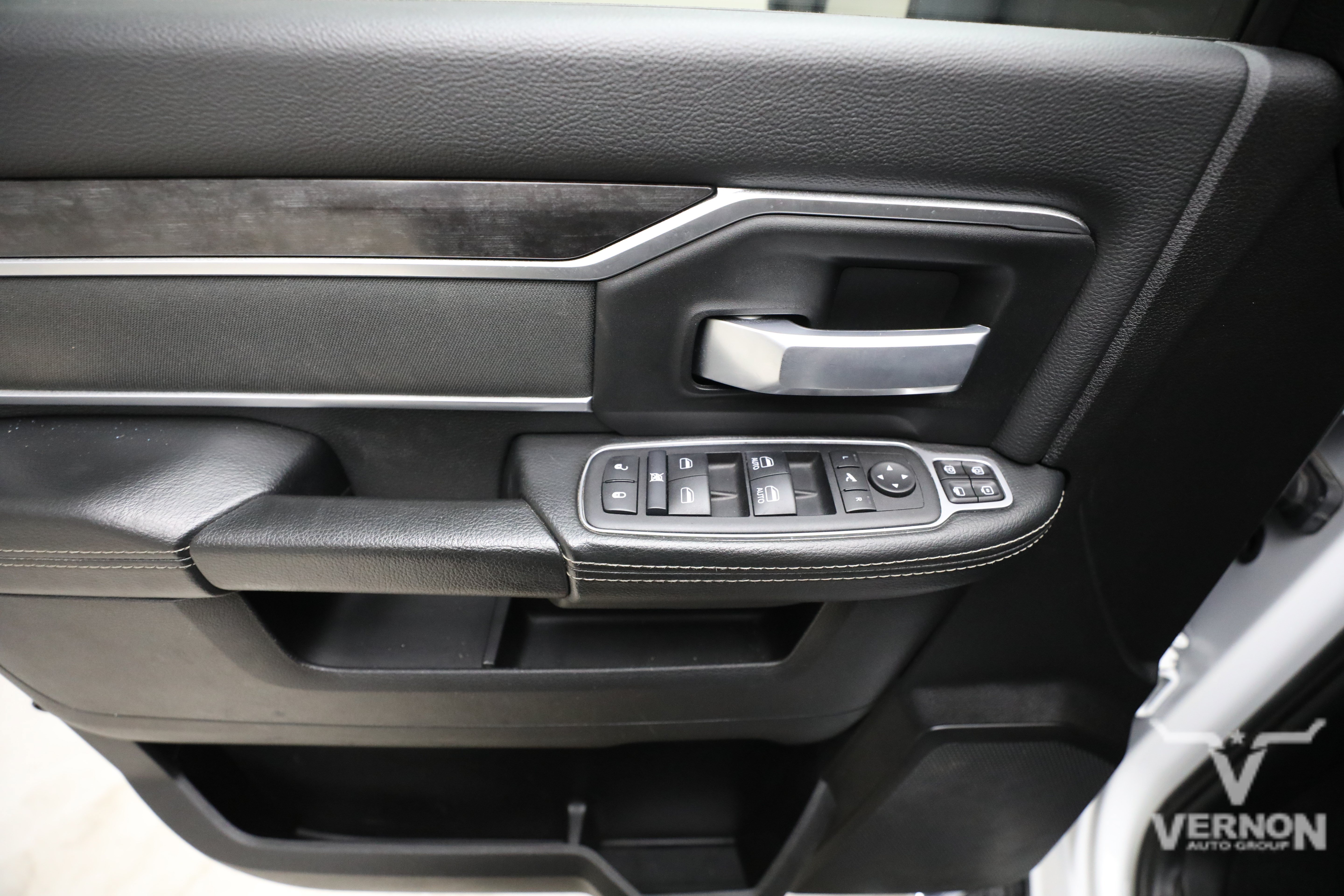 Used 2024 RAM 3500 Big Horn AWD/4WD image 18