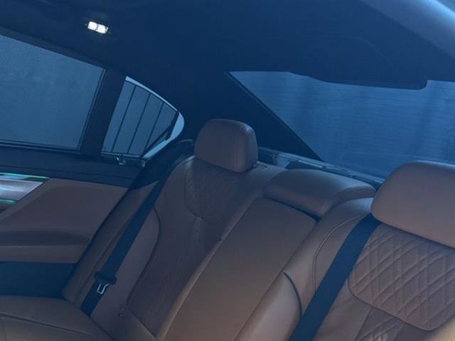 Used 2018 BMW 750i xDrive image 14