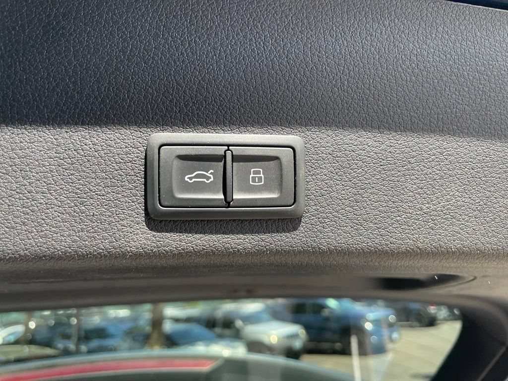 Used 2019 Audi e-tron Prestige w/ Prestige Package AWD/4WD image 24