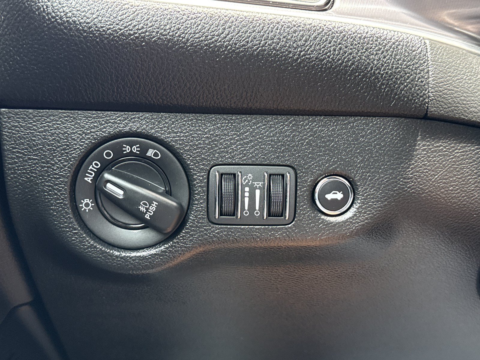 Used 2019 Dodge Challenger SXT w/ Plus Package RWD image 18