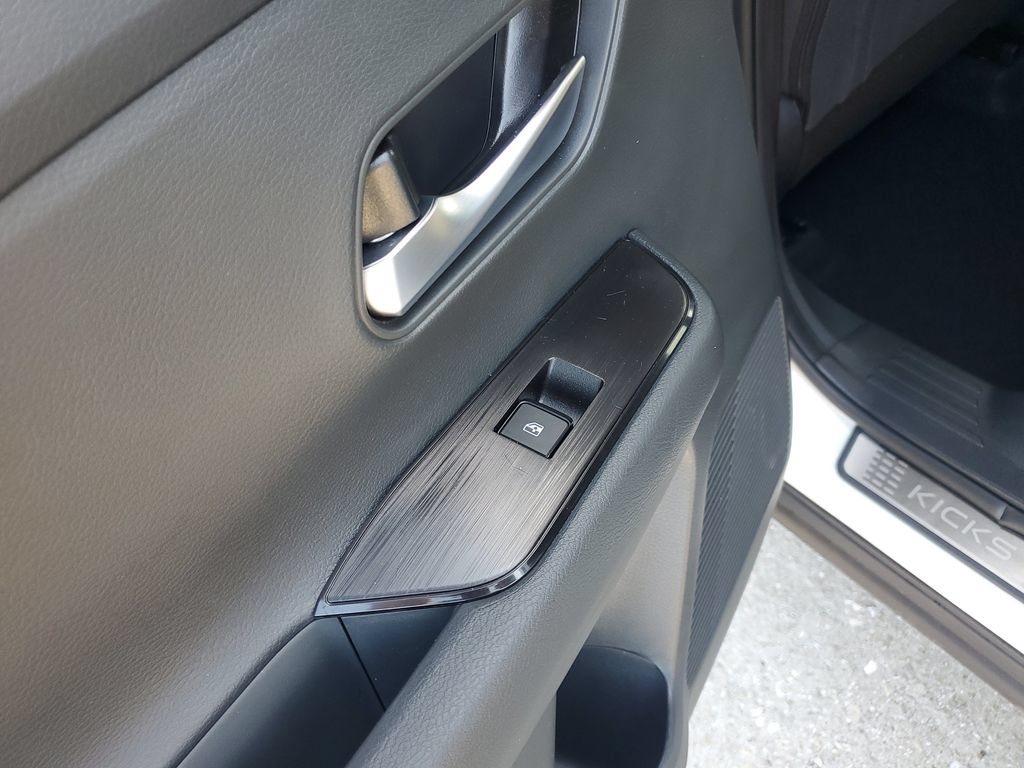 Used 2026 Nissan Kicks SV w/ Illumination Package FWD image 17