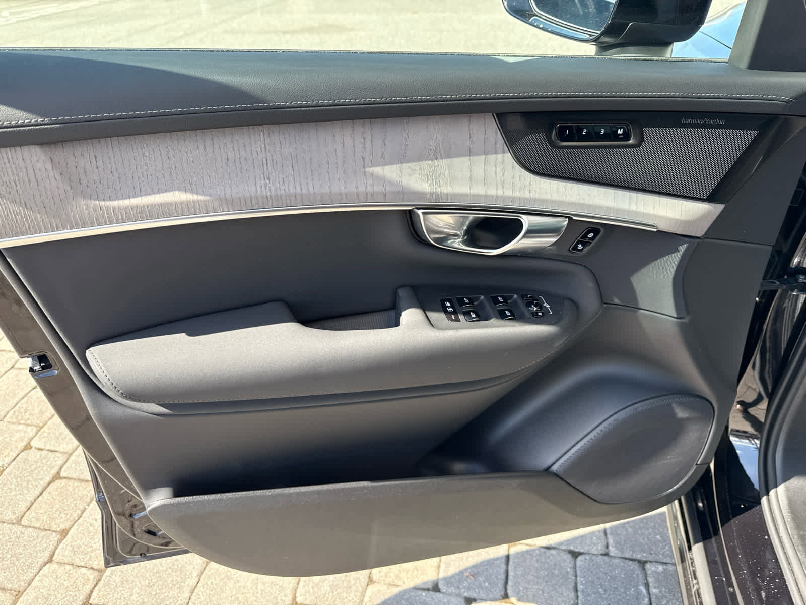 Used 2026 Volvo XC90 B6 Ultra w/ Protection Package Premier image 5