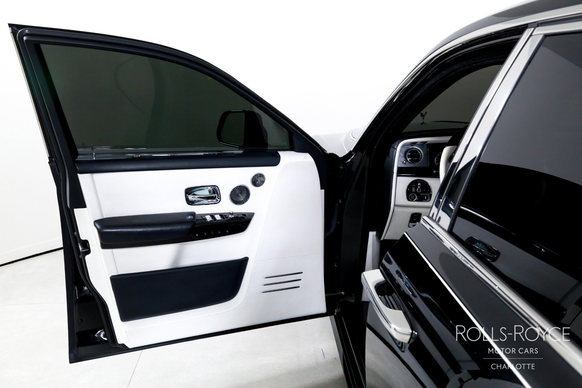 Used 2018 Rolls-Royce Phantom Sedan image 11