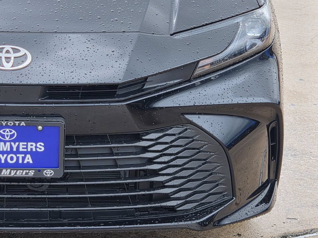 Used 2026 Toyota Camry LE FWD image 4