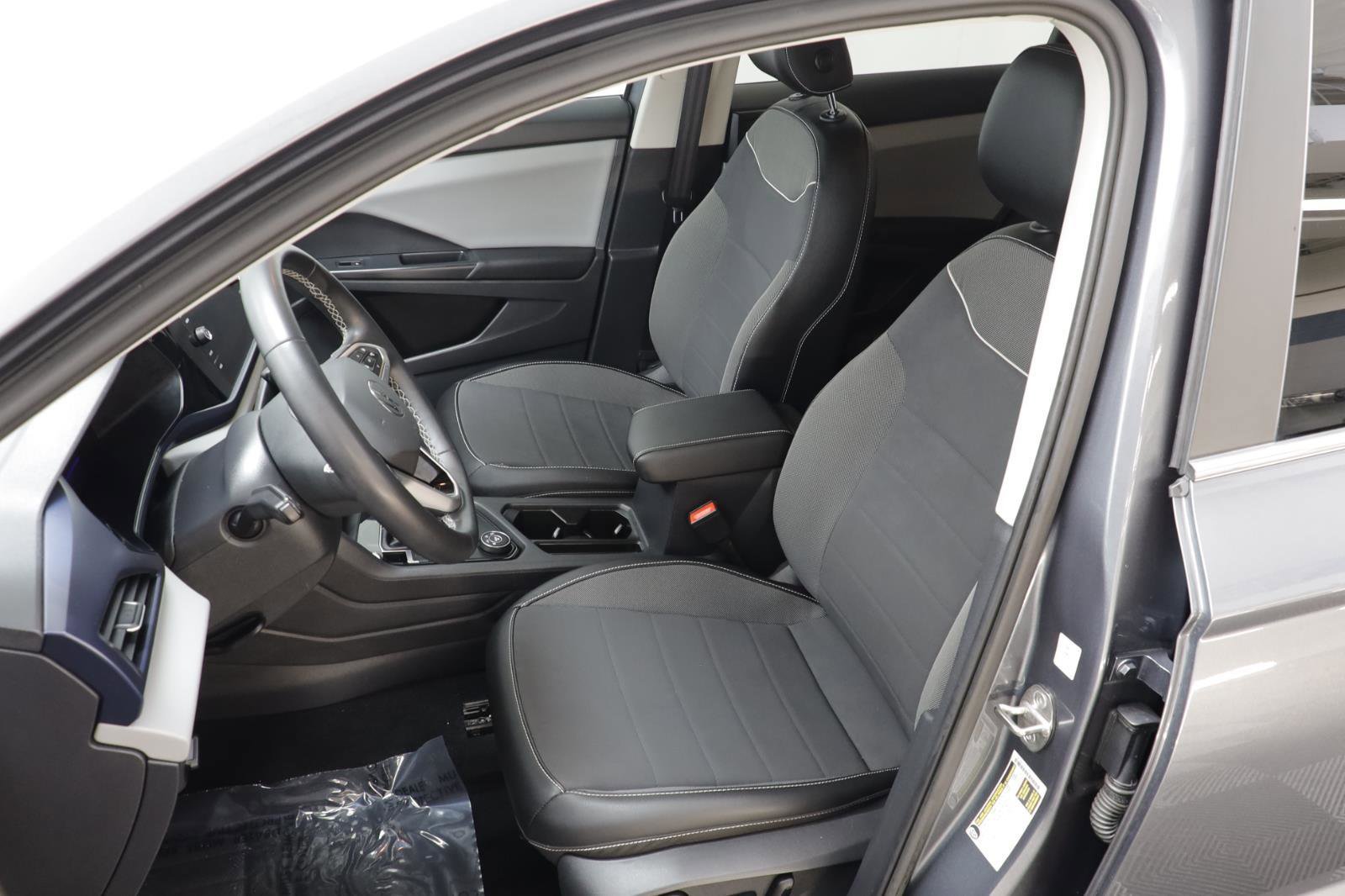 Certified 2023 Volkswagen Taos SE w/ Black Wheel Package image 13