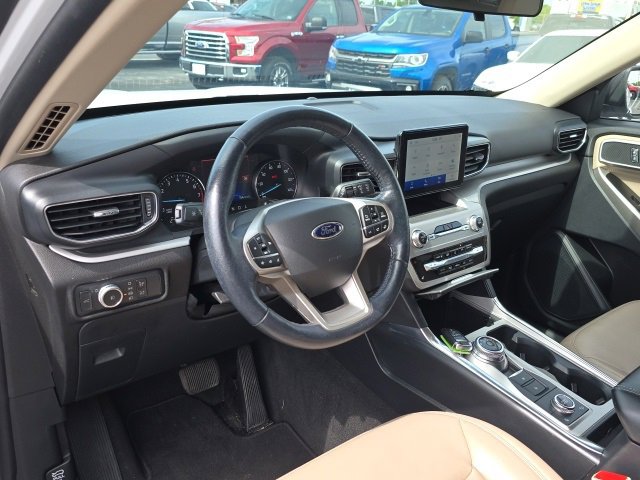 Used 2022 Ford Explorer XLT w/ Equipment Group 202A image 12