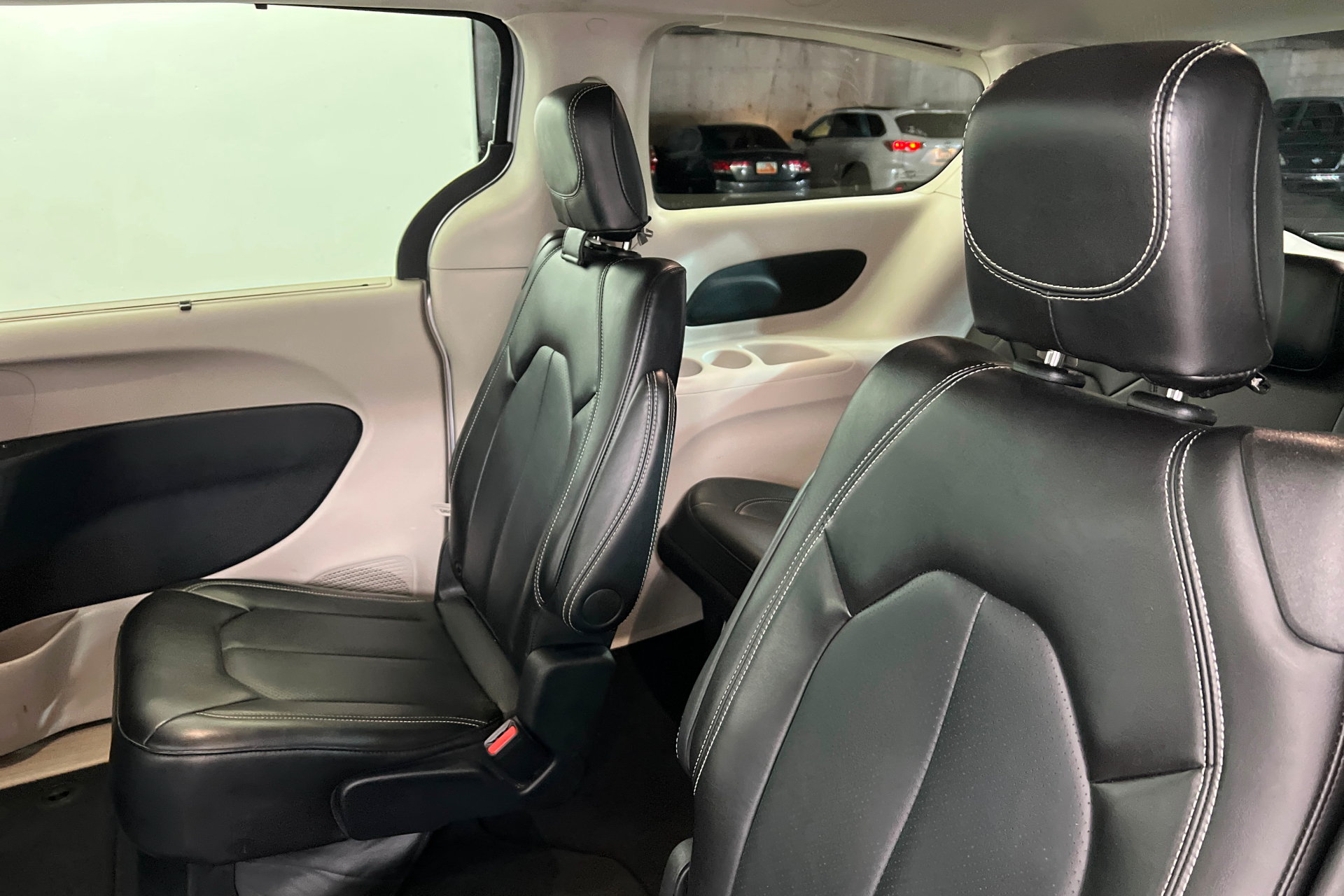 Used 2024 Chrysler Pacifica Touring-L FWD image 19