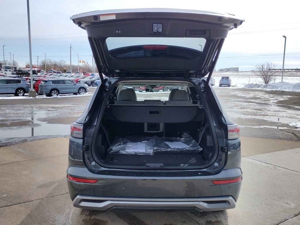 New 2026 Mitsubishi Outlander SEL image 17