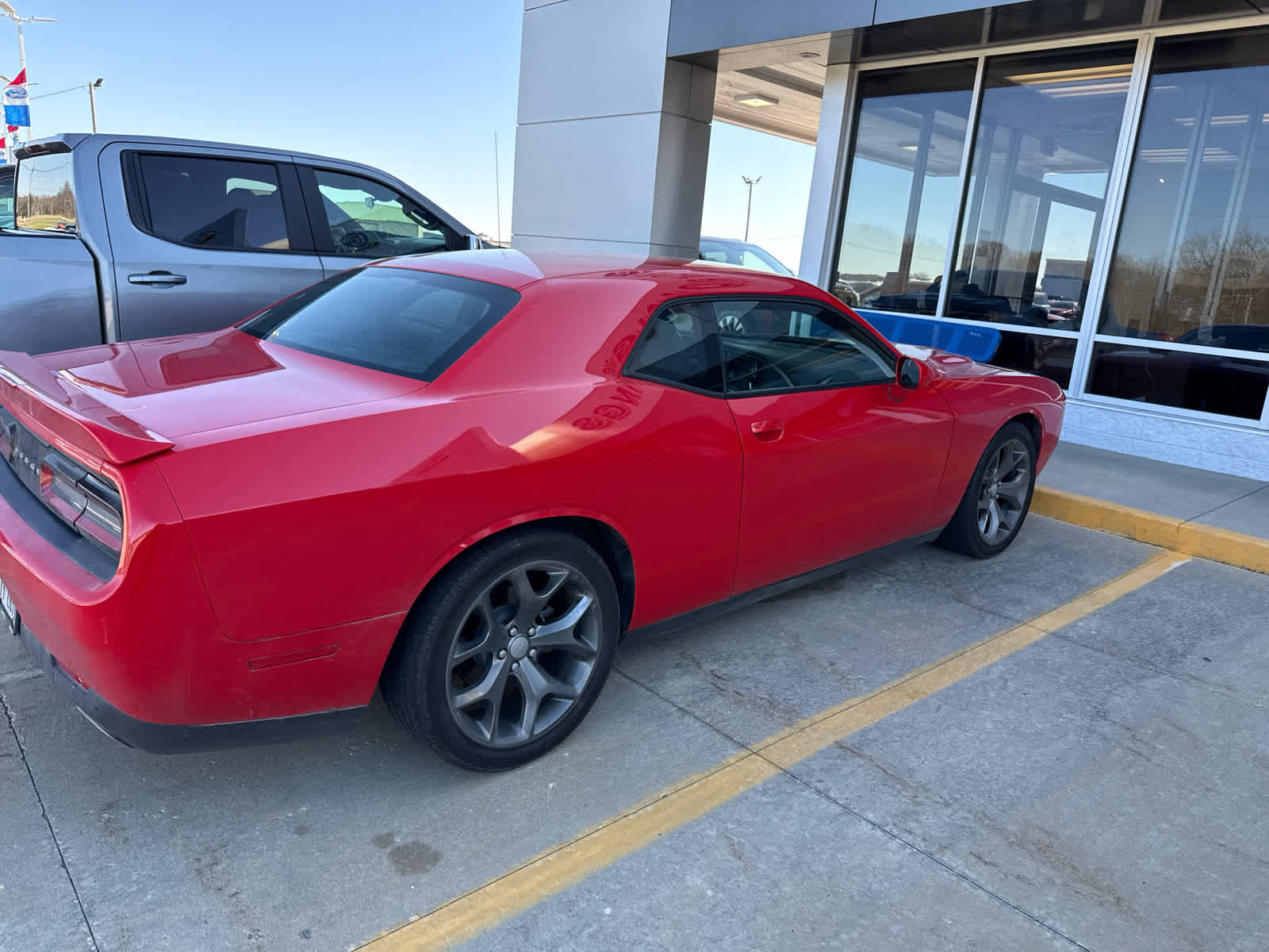 Used 2016 Dodge Challenger SXT image 3