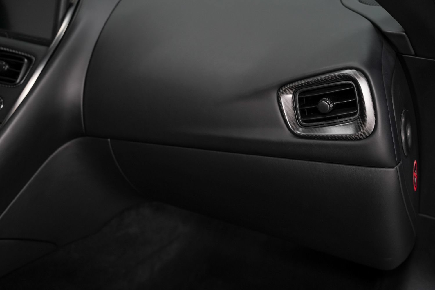 Used 2022 Aston Martin DBS Superleggera Volante RWD image 31