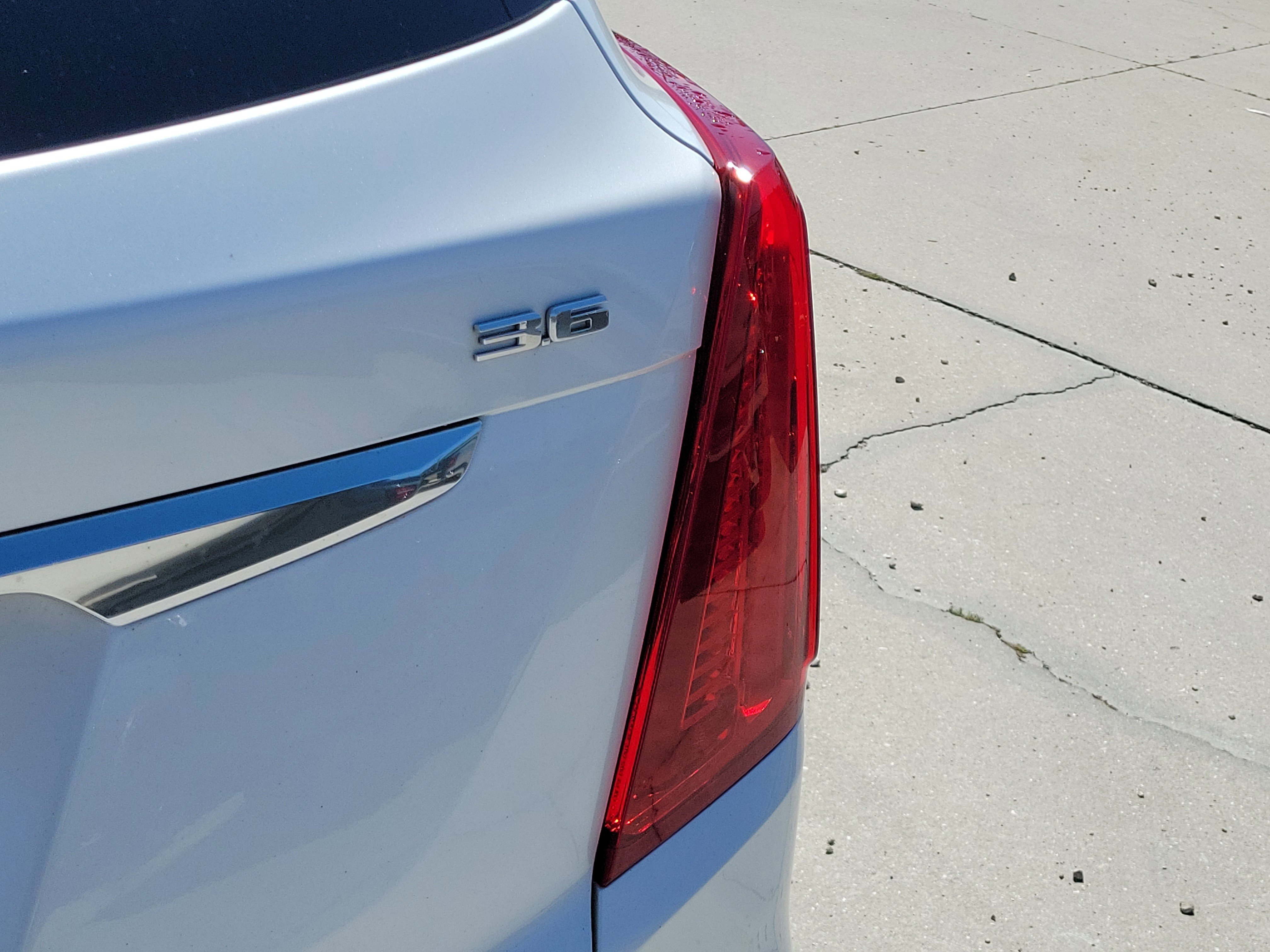 Used 2017 Cadillac XT5 Premium Luxury w/ LPO, Wheel Lock Package image 11