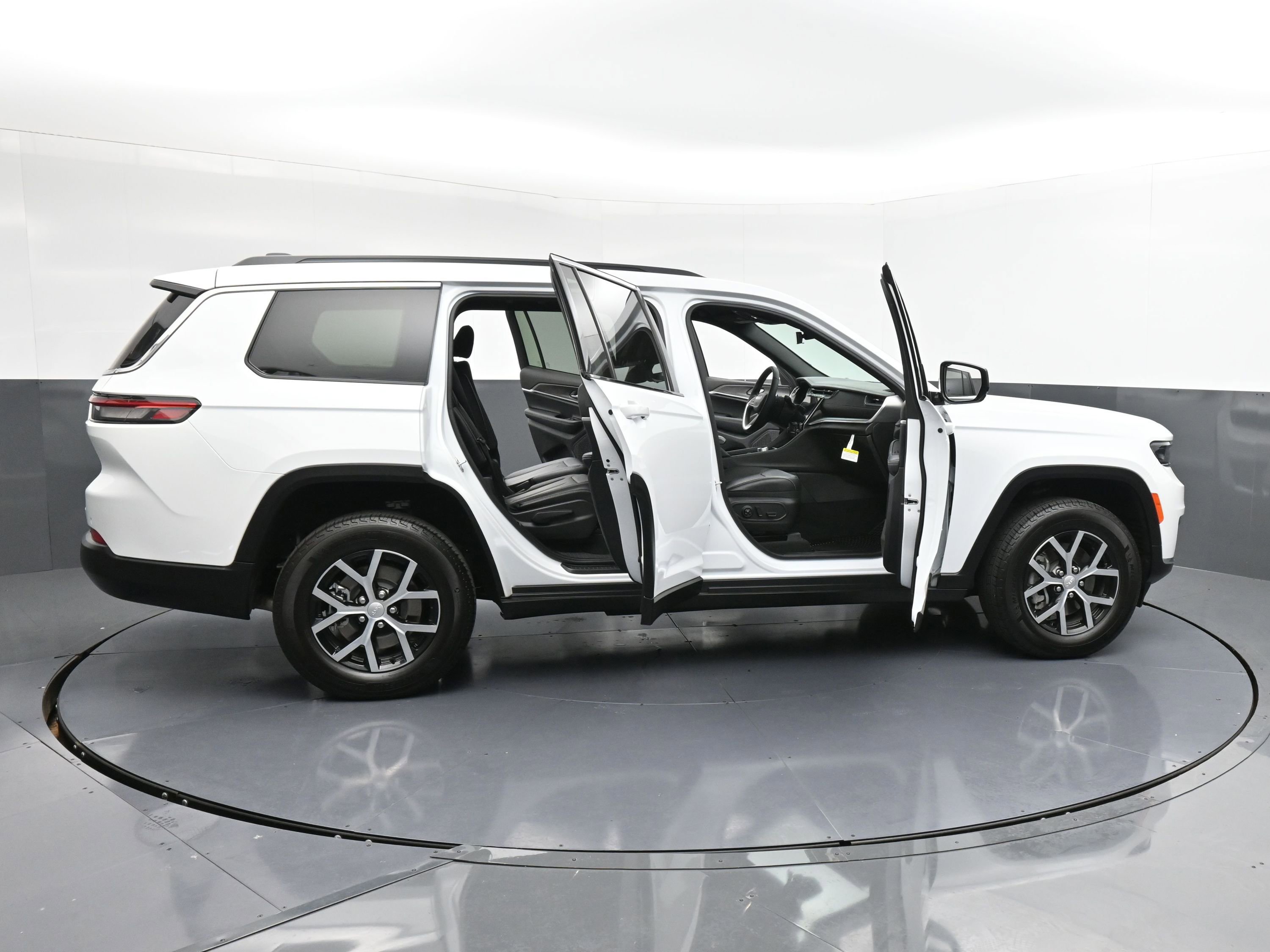 Used 2025 Jeep Grand Cherokee L Limited image 38