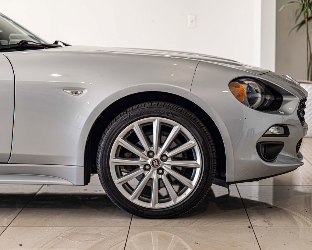 Used 2018 FIAT 124 Spider Lusso w/ Convenience Group RWD image 10
